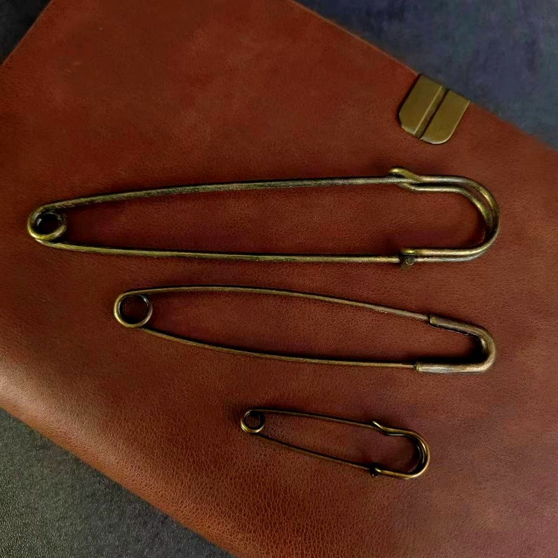 Retro Dark Bronze Unmarked Art - Embroidery Simple recensione e prezzo