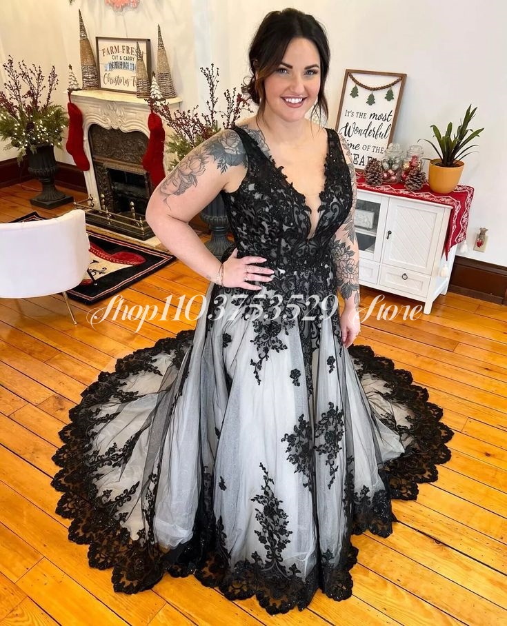 Gothic V Neck Wedding Dresses  - Embroidery Gothic recensione e prezzo