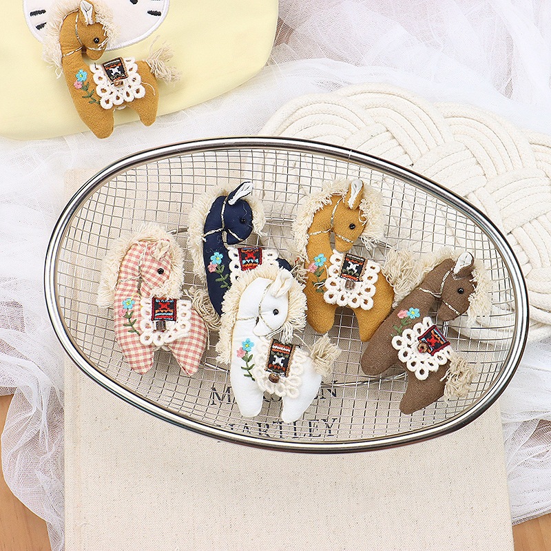Cute Plaid Pony Brooch Handmad - Embroidery Horse recensione e prezzo