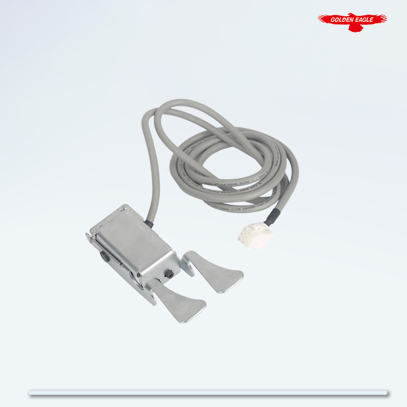SA7121001 Hand Start Switch AS - Embroidery Eyelet recensione e prezzo