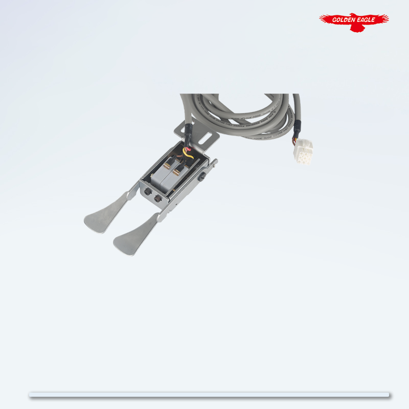 SA7121001 Hand Start Switch AS - Embroidery Eyelet recensione e prezzo