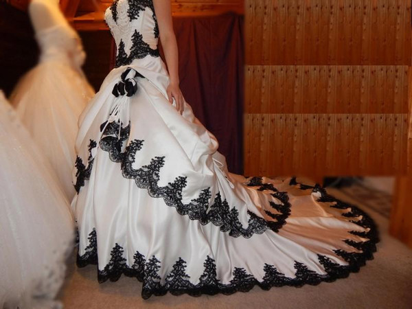 Vintage Wedding Dress Gothic B - Embroidery Gothic recensione e prezzo