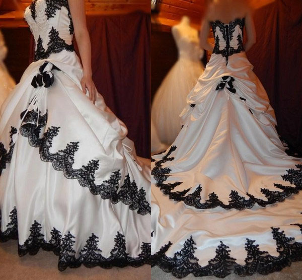 Vintage Wedding Dress Gothic B - Embroidery Gothic recensione e prezzo