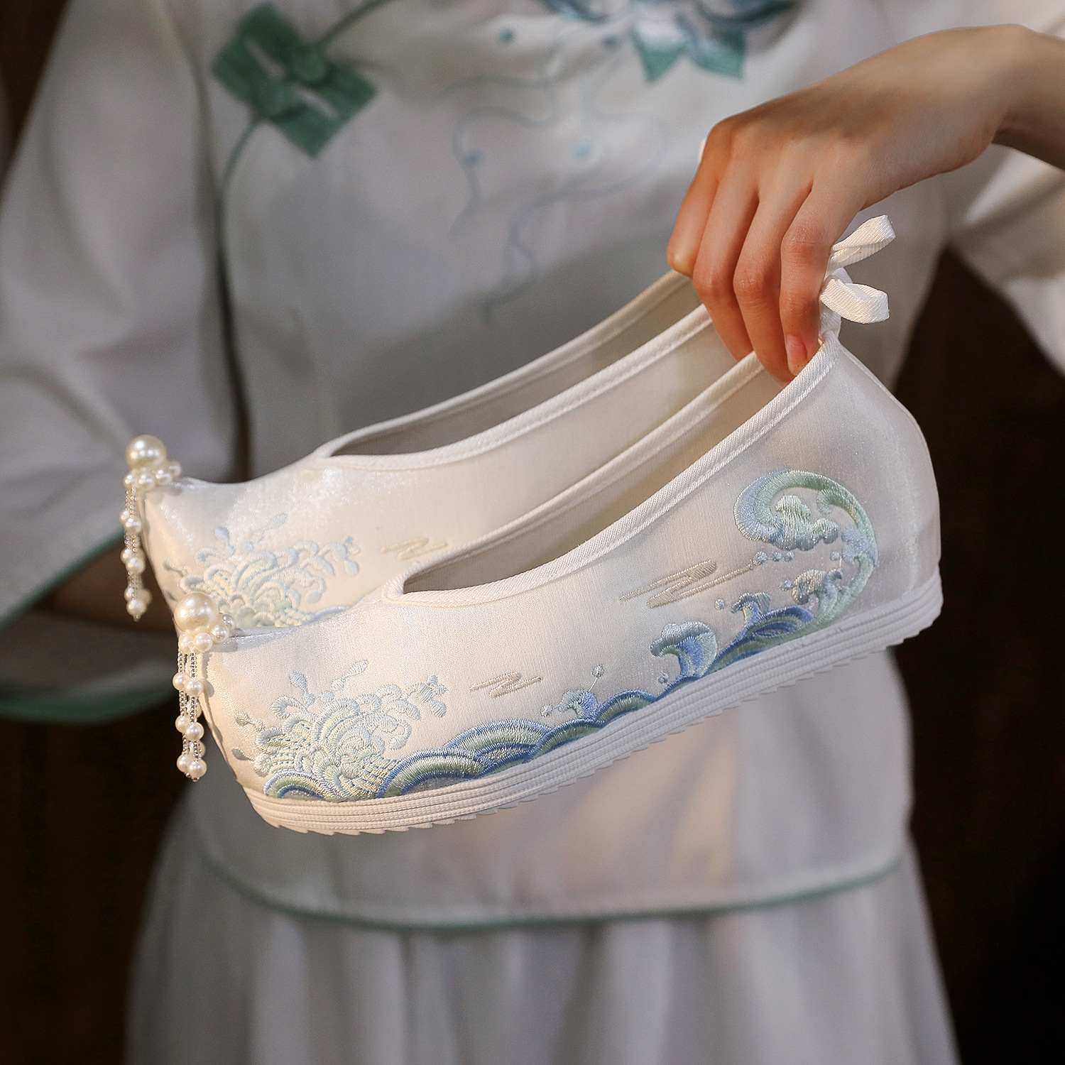 Waves Hanfu Shoes Female Embro - Embroidery Wedding recensione e prezzo